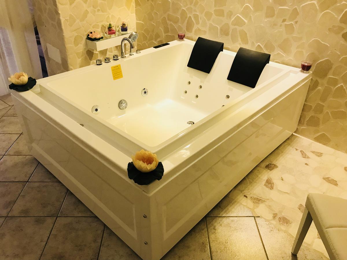 26 Suite Home Остуни Экстерьер фото